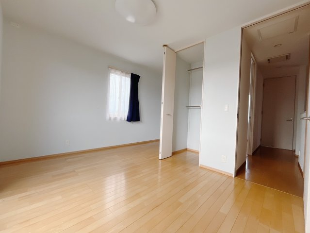 ■2階洋室｜2階各居室には収納をご用意しています♪常にお部屋を綺麗に保てます！小さなお子様も自然とお片付けができるようになるのでうれしいですよね！