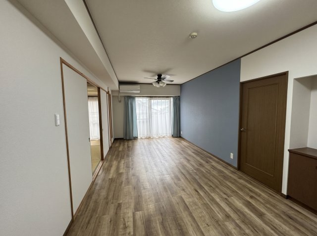ゆったり過ごせる居間です