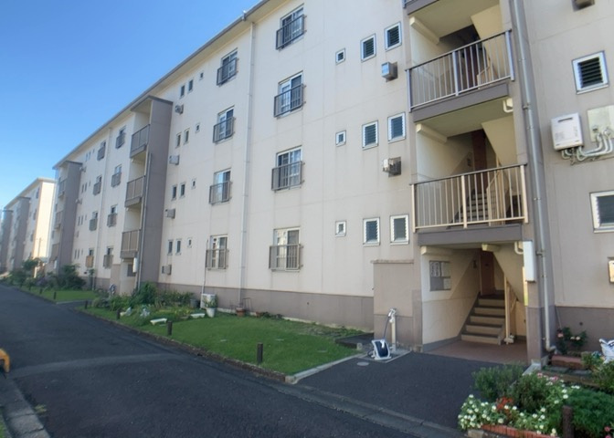 隣家の土地はどうなっているのか、生活利便施設が近くにあるのか、学校まで近いかなど、お客様のライフスタイルにあわせたイメージが重要です。また、近くにあると困る施設が近くにないかも確認するといいでしょう。