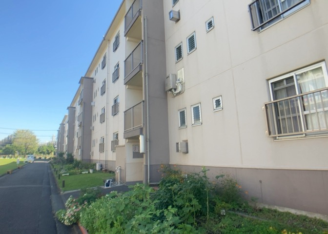 リビングの間取りの種類は大きくわけてリビングとダイニングが別になっているタイプ、リビングダイニング一体型です。どちらも一長一短ですので、家を選ぶ時はその両面をチェックして決めるようにしましょう。