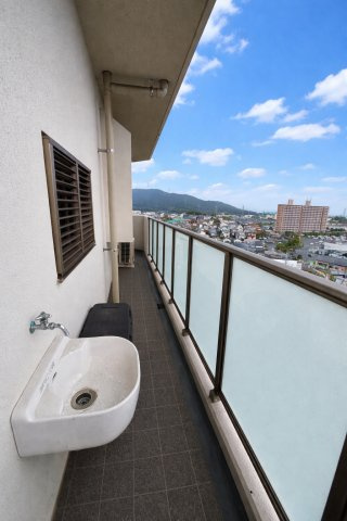 嬉しいスロップシンク付！キッチンや洗面所と汚れ物を洗う場所を分けることで、衛生的に保てます♪
