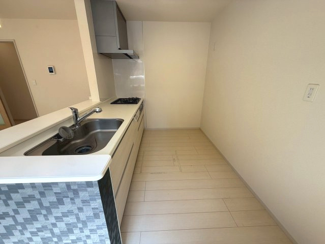 調理道具や調味料もすっきりしまえる、収納力のあるキッチン