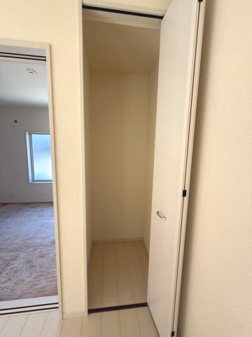 収納が豊富で、暮らしやすさに配慮した間取りです。