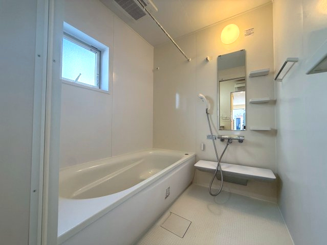 一日の疲れを癒すリラックス空間として快適な浴室。