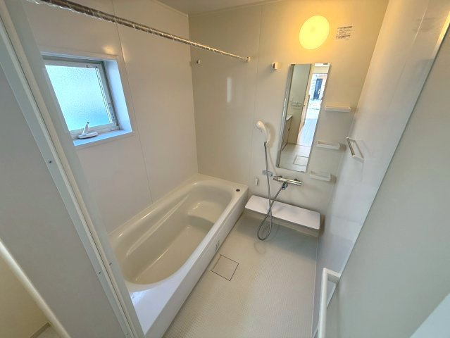 一日の疲れを癒すリラックス空間として快適な浴室。