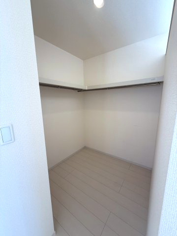 収納が豊富で、暮らしやすさに配慮した間取りです。