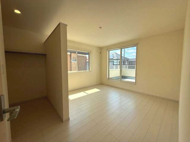 洋室8帖・WIC付き！