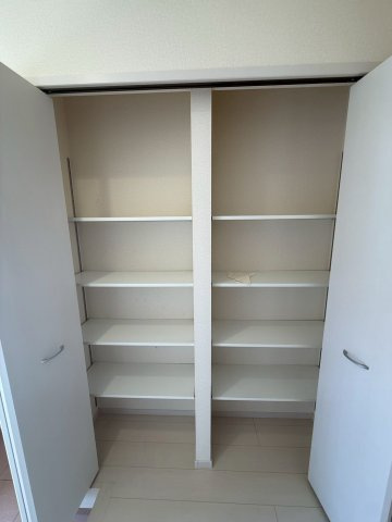 玄関は収納スペースもしっかり確保　いつもきれいな玄関を保つことができます