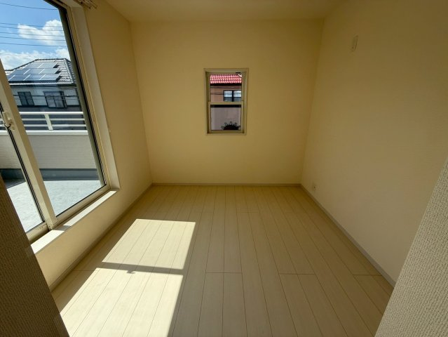 洋室5.2帖・収納付きで、お部屋がすっきり片付きます。