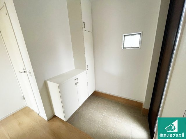 シューズボックスにはたくさんの靴が収納できるので玄関周りはいつもスッキリ！ご家族が増えても安心！