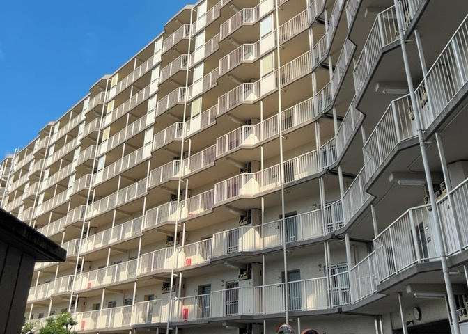 室内の防犯設備もチェックしましょう！モニター付きインターホンが設置されているか、防犯シャッターが設備されているか、ベランダに人が上がってきにくい高さかなどチェックしておくと入居後も安心できるでしょう。