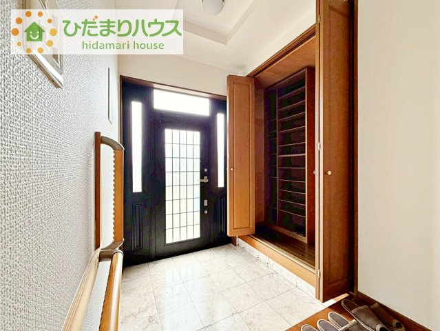 スニーカーマニアも納得の天井まであるシューズボックス!(^^)!