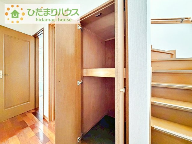 ちょこっとした収納があることで、消耗品のストックをするのにも便利です☆