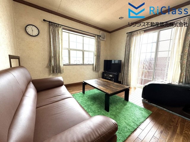 こちらのリビングで趣味の時間をお楽しみください