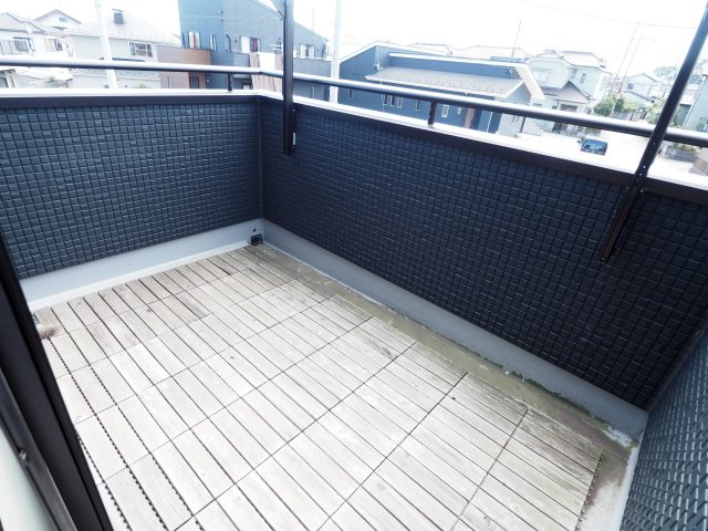 広々バルコニーでは毎日のお洗濯をスムーズで快適にしてくれます♪