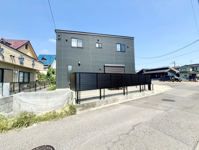 閑静な住宅街にひときわ目立つおしゃれなお家です(*´▽｀*)