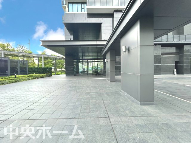 【エントランス】マンションのエントランスは、その物件の印象を決める、顔とも言える場所です。毎日通る場所ですからきれいなのが一番です。
