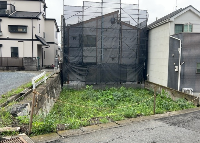 土地を買う際、住む地域の自治体や福祉の補助制度にも注目してみましょう。子供や老人の医療補助やゴミ出しのルールなど、自治体によってルールに大きな違いがあるため、暮らしやすい土地で判断するとよいでしょう。