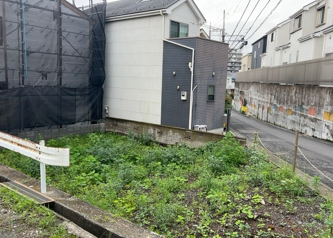 物件の詳細については、現地を見てわかること以外に、役所や法務局などで調べないとわからないことがあります。そのため、現地に行く場合は、もしこの物件を買ったらどのような生活ができるかをイメージしましょう。
