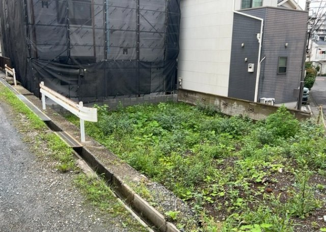隣家の土地はどうなっているのか、生活利便施設が近くにあるのか、学校まで近いかなど、お客様のライフスタイルにあわせたイメージが重要です。また、近くにあると困る施設が近くにないかも確認するといいでしょう。