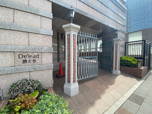 マンション前エントランス部分