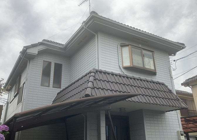 建物の基礎工事の方法は、主流となっているベタ基礎（防湿基礎）と布基礎の2種類に分類され、床下の通気性や耐久性などに違いがあります。建物の基礎部分の構造や付帯設備など詳細については現地でご確認ください。