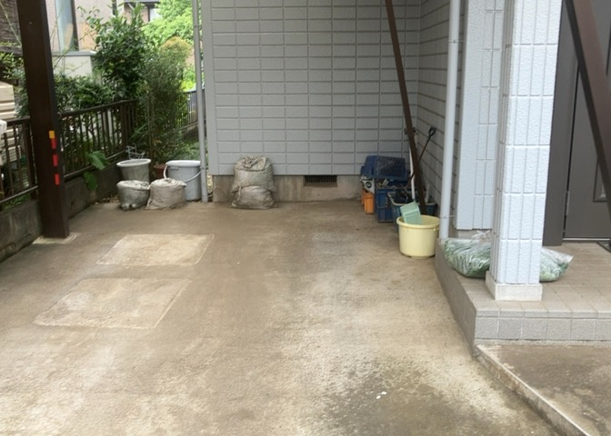 床下換気口は、床下に湿気がこもることを防ぎ、効果的に換気を行うために設置されています。床下換気口が設置されていない建物は、基礎パッキング工法などにより換気を行なっています。詳細は現地でご確認ください。