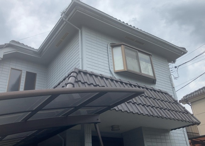 庭のある家に住むことのメリットとして、子どもたちの遊び場を確保できること、ガーデニングや家庭菜園を楽しめること、明るさを確保できることがあります。また、配置を工夫することでプライバシーが確保できます。