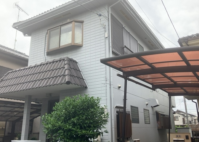 住宅用の土地では前面道路に2m以上接していなければならないと法律で定められています。しかし、お持ちの車のサイズやライフスタイルなどにより、2mでは利便が悪い場合もございますので、事前に確認しましょう。