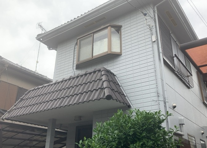 道幅が広い場所は日当たりや風通が良好です。幅が広いのですれ違いも可能ですし大きな車でも駐車可能！一方で、大型車が通ることも多くなるため交通量の増加により騒音に繋がります。また土地の値段が高くなります。