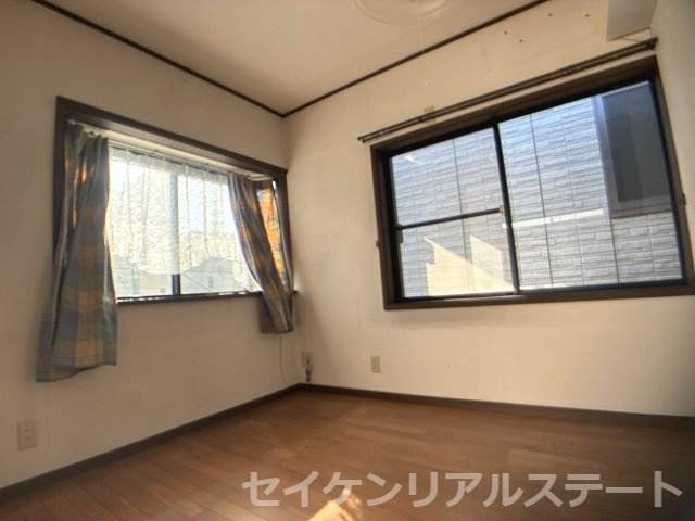 使い勝手のいい洋室です