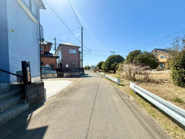 前面道路含む現地写真です