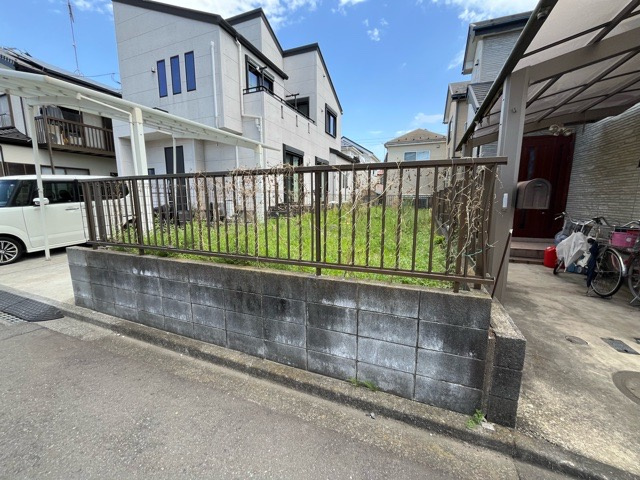 物件の詳細については、現地を見てわかること以外に、役所や法務局などで調べないとわからないことがあります。そのため、現地に行く場合は、もしこの物件を買ったらどのような生活ができるかをイメージしましょう。