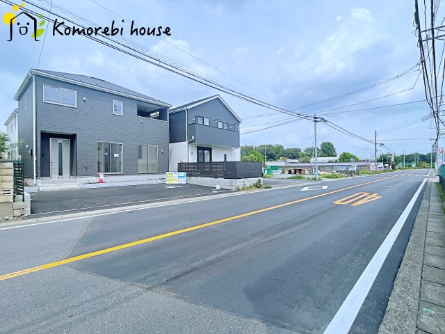 前面道路含む現地写真です