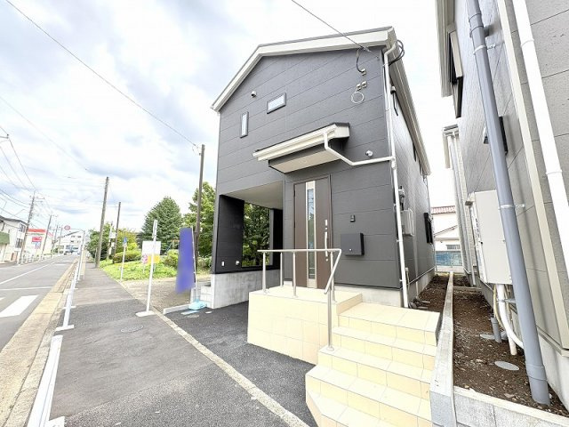 第一種低層住居専用地域につき住環境の良さが魅力の住まいです。