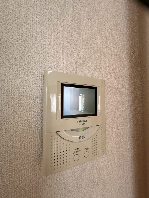【TVモニター付インターホン】来客の顔も確認ができ、セキュリティ面でも安心です