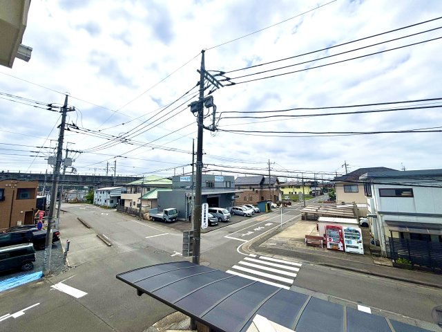 【物件からの眺望】現地写真：2階バルコニーからの眺望です。2方角地なので遮るものもなく開放的なロケーションです。