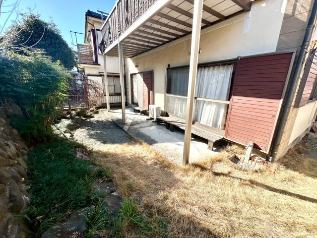 隣家の土地はどうなっているのか、生活利便施設が近くにあるのか、学校まで近いかなど、お客様のライフスタイルにあわせたイメージが重要です。また、近くにあると困る施設が近くにないかも確認するといいでしょう。