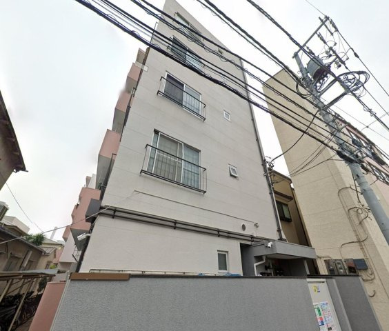 モダンでスタイリッシュな印象を与えるグレーを基調とした外観。