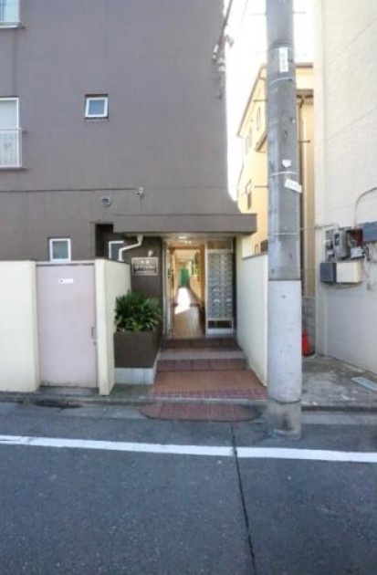 清廉とされたエントランスになっています。