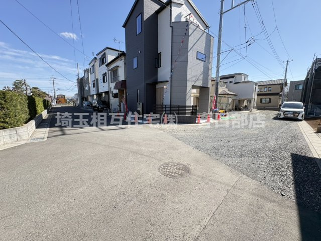 東武伊勢崎線「大袋」駅徒歩12分！　大袋小学校まで徒歩約4分・セブンイレブンまで徒歩約10分！