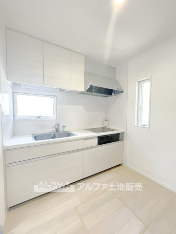 【Daily　Comfort】　◆毎日を整える空間◆使いやすさに配慮されたキッチンは、料理をする時間まで楽しく感じられる場所。暮らしのリズムに自然と馴染み、心地よい日常を演出します。
