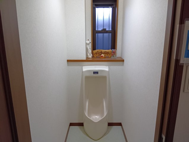 男性用トイレがあります。忙しい朝や、ファミリー世帯は助かりますね。