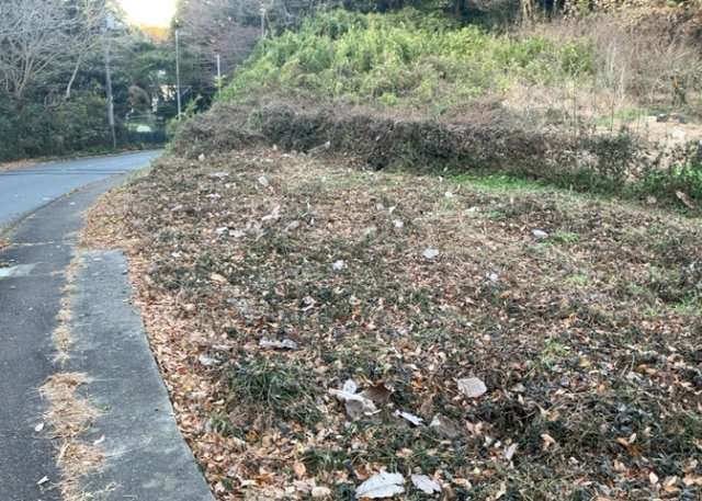 土地の形が極端に長細かったり、狭小地、あるいは道路との高低差がある傾斜地だった場合、後々売ろうとしても買い手がつかない場合もあります。後々、売却することになった時に価値の下がらない土地を選びましょう。