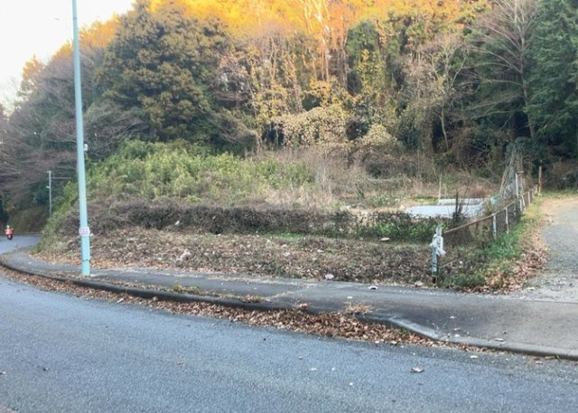 物件の詳細については、現地を見てわかること以外に、役所や法務局などで調べないとわからないことがあります。そのため、現地に行く場合は、もしこの物件を買ったらどのような生活ができるかをイメージしましょう。