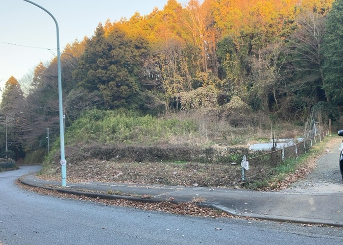 隣家の土地はどうなっているのか、生活利便施設が近くにあるのか、学校まで近いかなど、お客様のライフスタイルにあわせたイメージが重要です。また、近くにあると困る施設が近くにないかも確認するといいでしょう。