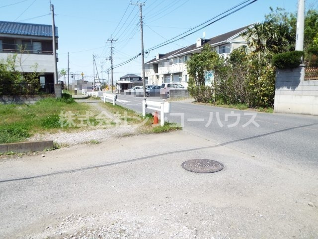 角地につき、近隣建物による圧迫感があまり感じられません。