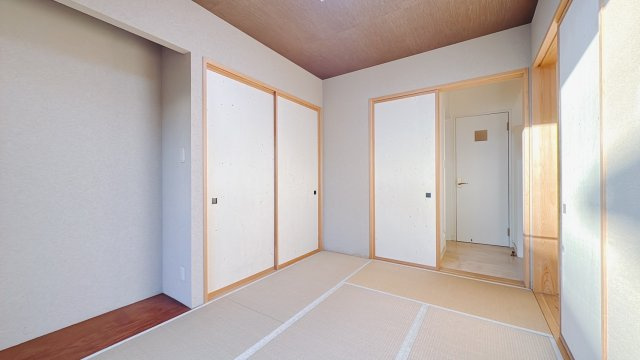 ■1階和室｜和室を書斎にしたり、冬にはコタツを敷いて家族みんなで年越しをするのもいいですね。家族みんなのお気に入りの空間になります♪