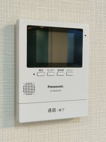 ・モニター付きインターホン　訪問者の顔を見ることができるので、安心してドアを開けられます。
