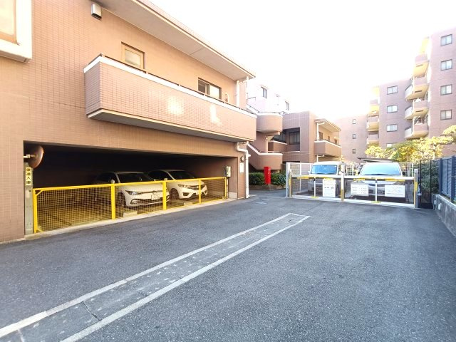 【駐車場】